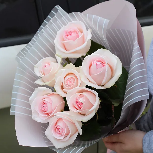 Букет из 7 розовых роз 60 см