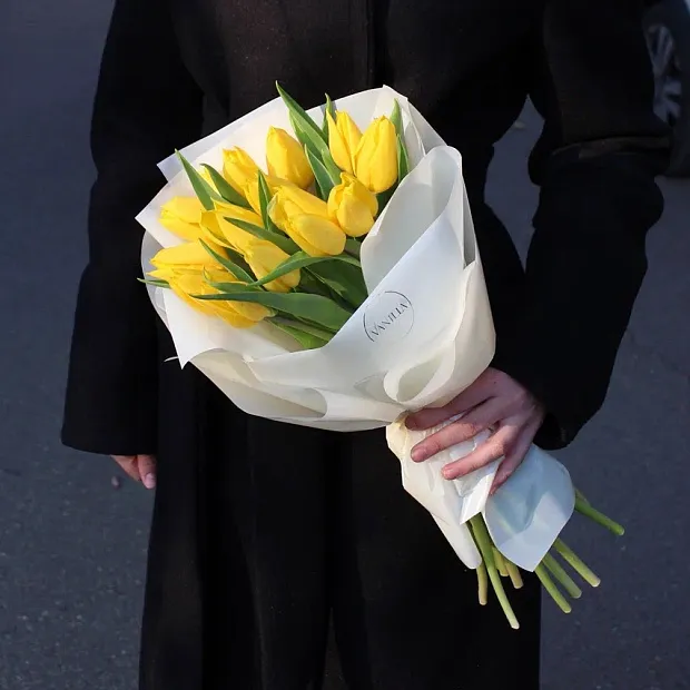 Букет из 15 желтых тюльпанов