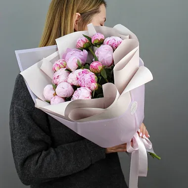 Букеты  цветов с доставкой - Букет из 15 розовых пионов в оформлении - изображение 2 Букет из 15 розовых пионов в оформлении - изображение 2
