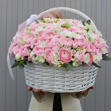 «Корзина с ранункулюсами» - изображение 2