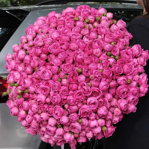 Букет из 101 пионовидной кустовой розы