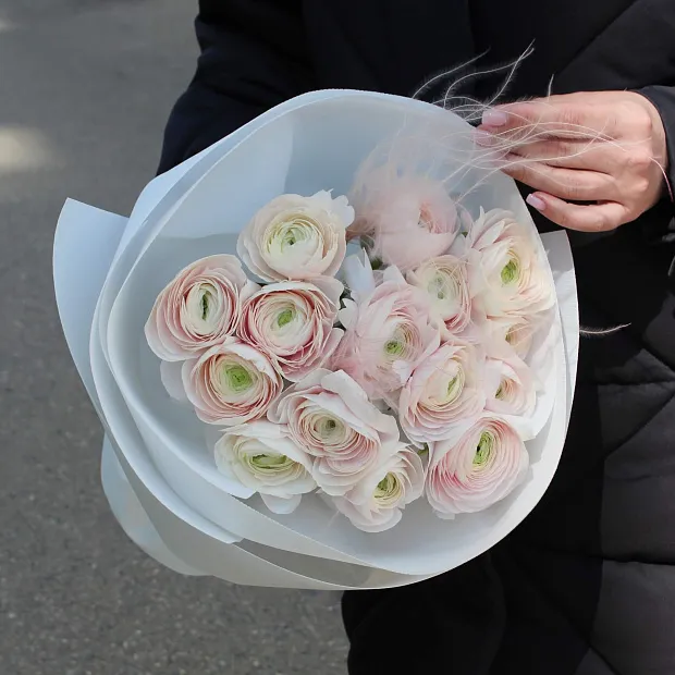 Букет с нежными ранункулюсами