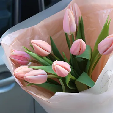Тюльпаны на 8 марта: Букет из 9 лососевых тюльпанов