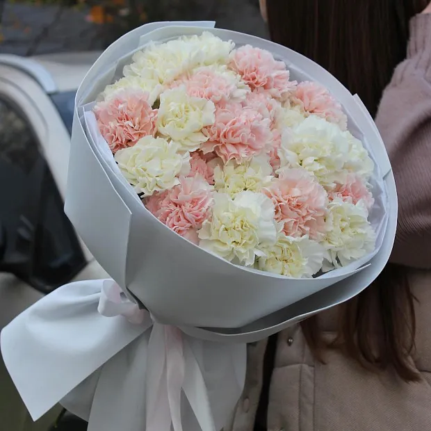 Букет из нежных диантусов «Пломбир»