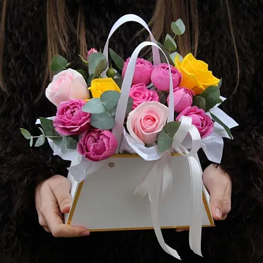 Цветы: Сумочка с сезонными цветами