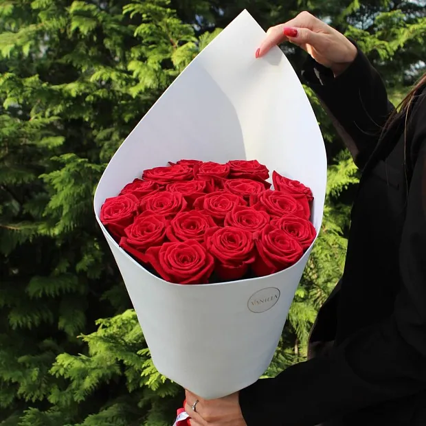 Букет из 19 красных роз Ред Наоми