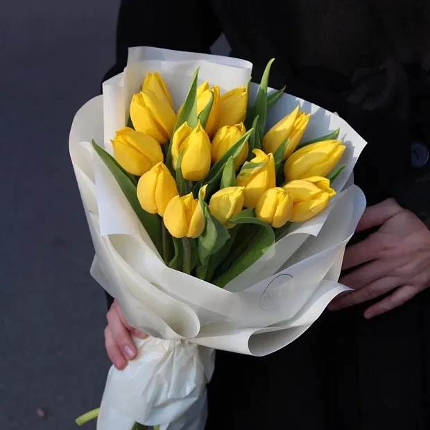 Букет из 15 желтых тюльпанов