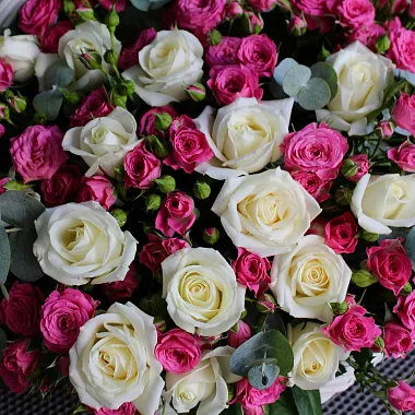 На фото «Корзина с розами микс» «Корзина с розами микс»