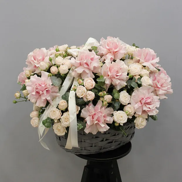 Корзина с цветами микс Люкс