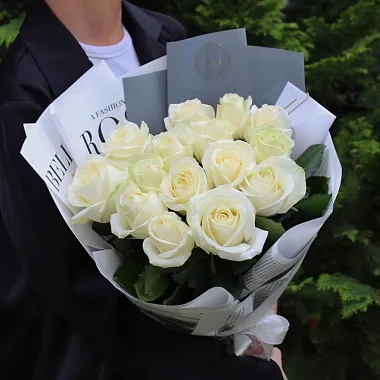 Букеты  цветов с доставкой - На фото Букет из 15 белых роз Аваланж 60 см - изображение 2 Букет из 15 белых роз Аваланж 60 см - изображение 2