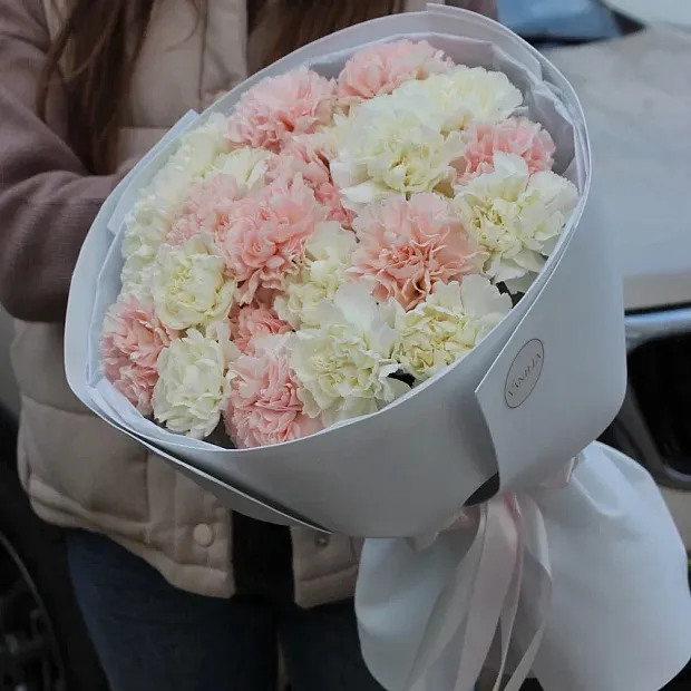 Букет из нежных диантусов «Пломбир»