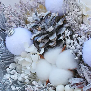 Новогодние букеты: Новогодний букет из сухоцветов и игрушек