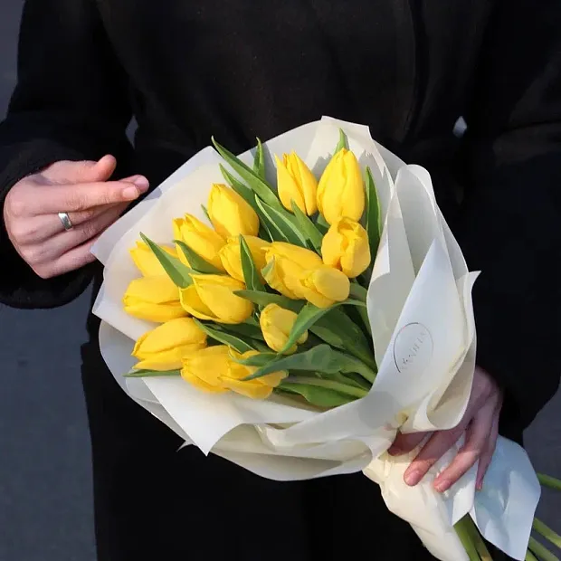 Букет из 15 желтых тюльпанов