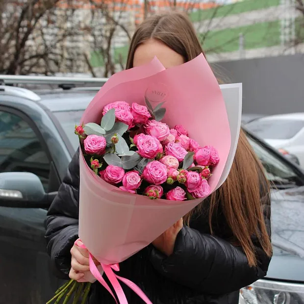 7 веток кустовой розы «Леди»