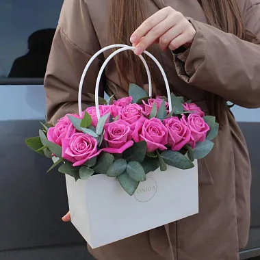 Композиция из 15 роз Aqua в сумочке - изображение 2