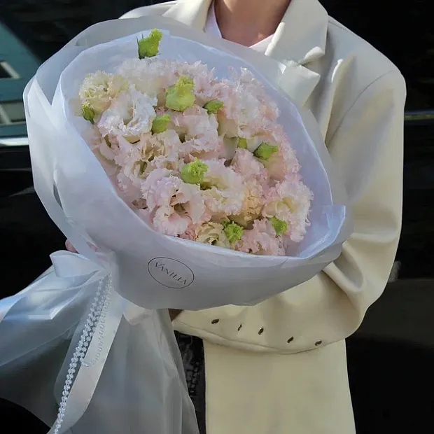 Букет из эустомы цвета шампань