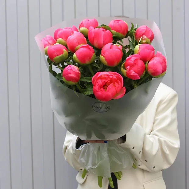 Букет из 15 пионов Coral Charm