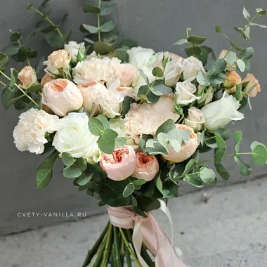 Букеты невесты: Букет из роз и диантуса