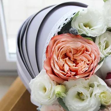 Цветы на праздник: Люлька на выписку универсальная