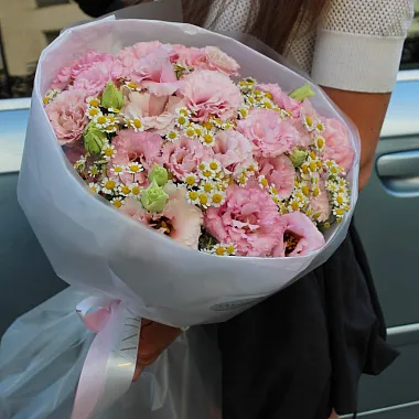 Букеты из  эустом: Букет микс из эустомы и ромашек