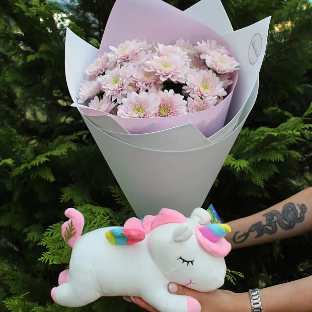 Набор из букета с хризантемой и игрушкой