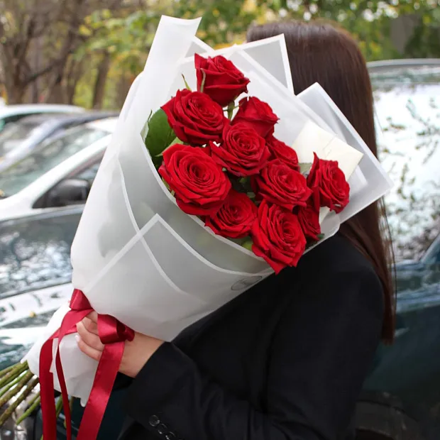 11 красных роз Наоми