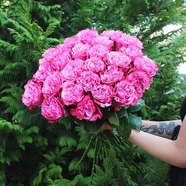 Эквадорские розы: На фото Букет из 25 роз Кантри Блюз Эквадорские розы: Букет из 25 роз Кантри Блюз