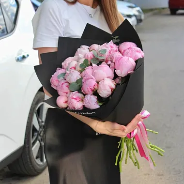 Монобукеты  цветов с доставкой - Букет из 21 пиона с эвкалиптом - изображение 2 Букет из 21 пиона с эвкалиптом - изображение 2