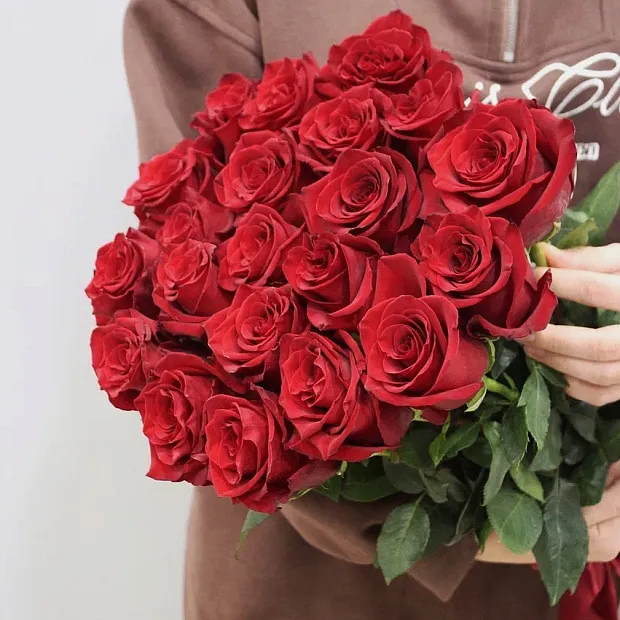 Букет из 21 розы Эксплорер 70 см под ленту