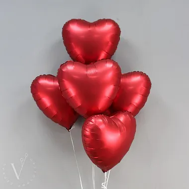 Фольгированные шары  - На фото Набор из 5 шаров " Красные сердца" - изображение 2 Набор из 5 шаров " Красные сердца" - изображение 2