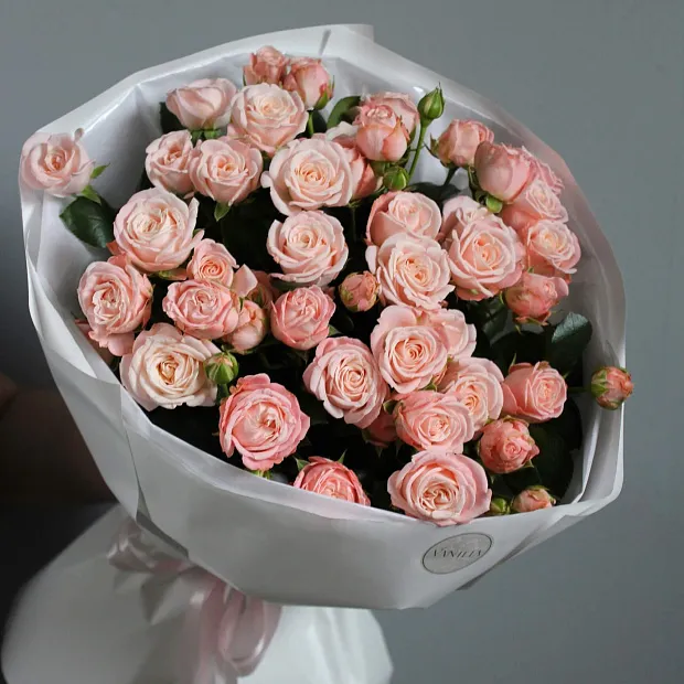 Букет из 9 веток пионовидной розы