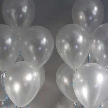 Воздушные шары на свадьбу: Связки белых шаров