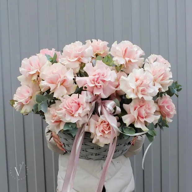 Корзина из 25 роз Pink Mondial