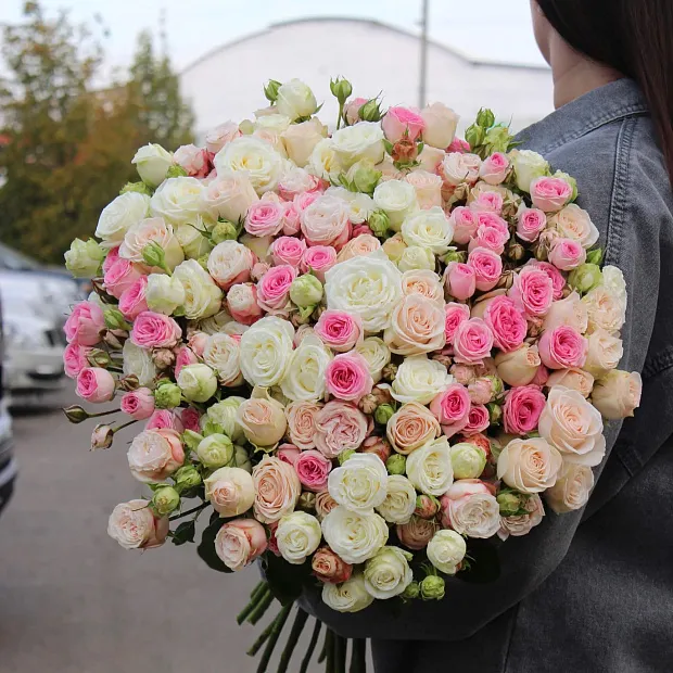 Букет микс пионовидных роз "Кейтлин"