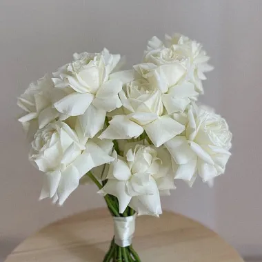 Букет невесты из белых французских роз - изображение 2