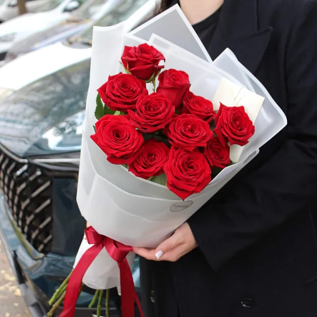 11 красных роз Наоми