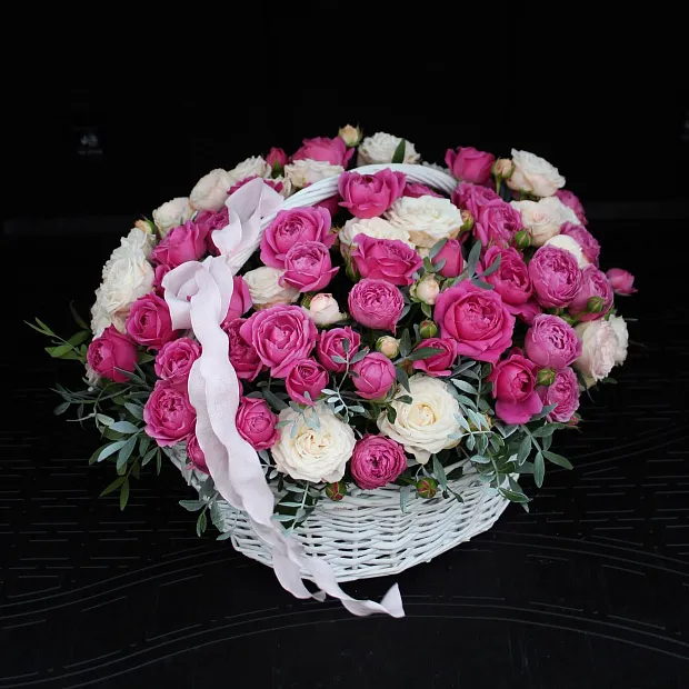 Корзина с Misty Bubbles "Микс роз"