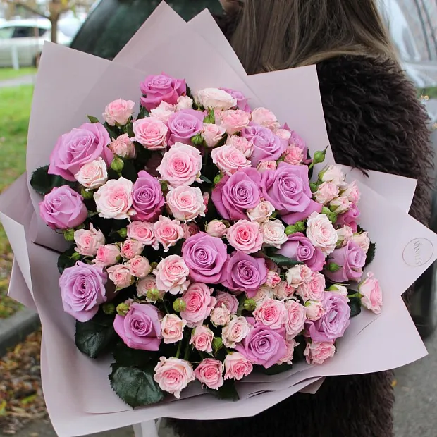 Сборный букет с кустовыми розами