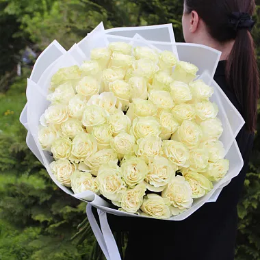 Букеты  цветов с доставкой - На фото Букет из 51 белой розы Мондиаль 70 см - изображение 2 Букет из 51 белой розы Мондиаль 70 см - изображение 2