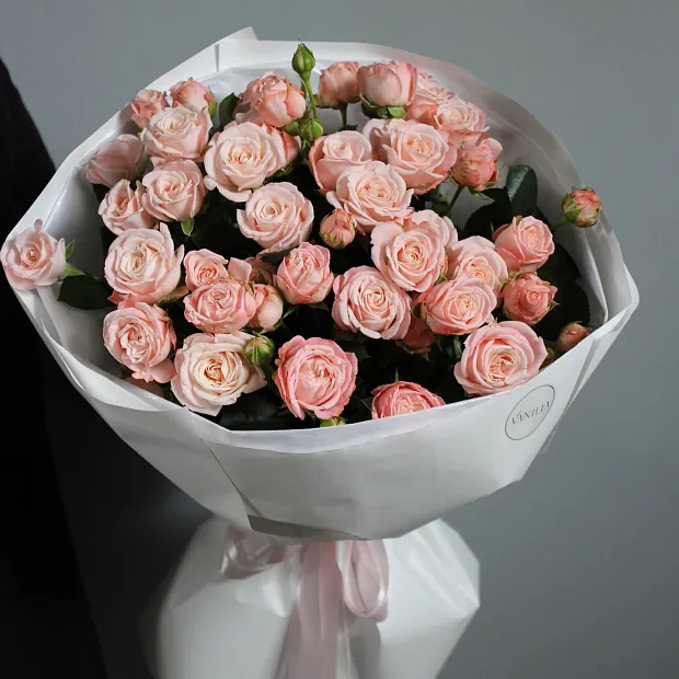 Букет из 9 веток пионовидной розы