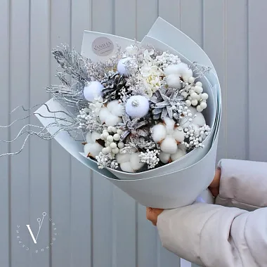 Новогодний букет из сухоцветов и игрушек - изображение 2