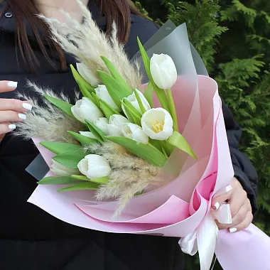 Цветы: Букет белых тюльпанов