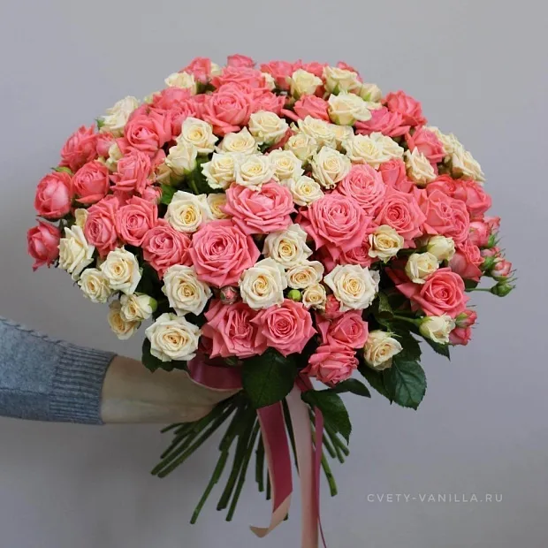 Букет из 39 кустовых роз микс