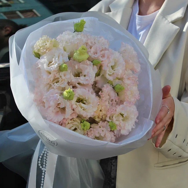 Букет из эустомы цвета шампань - изображение 2