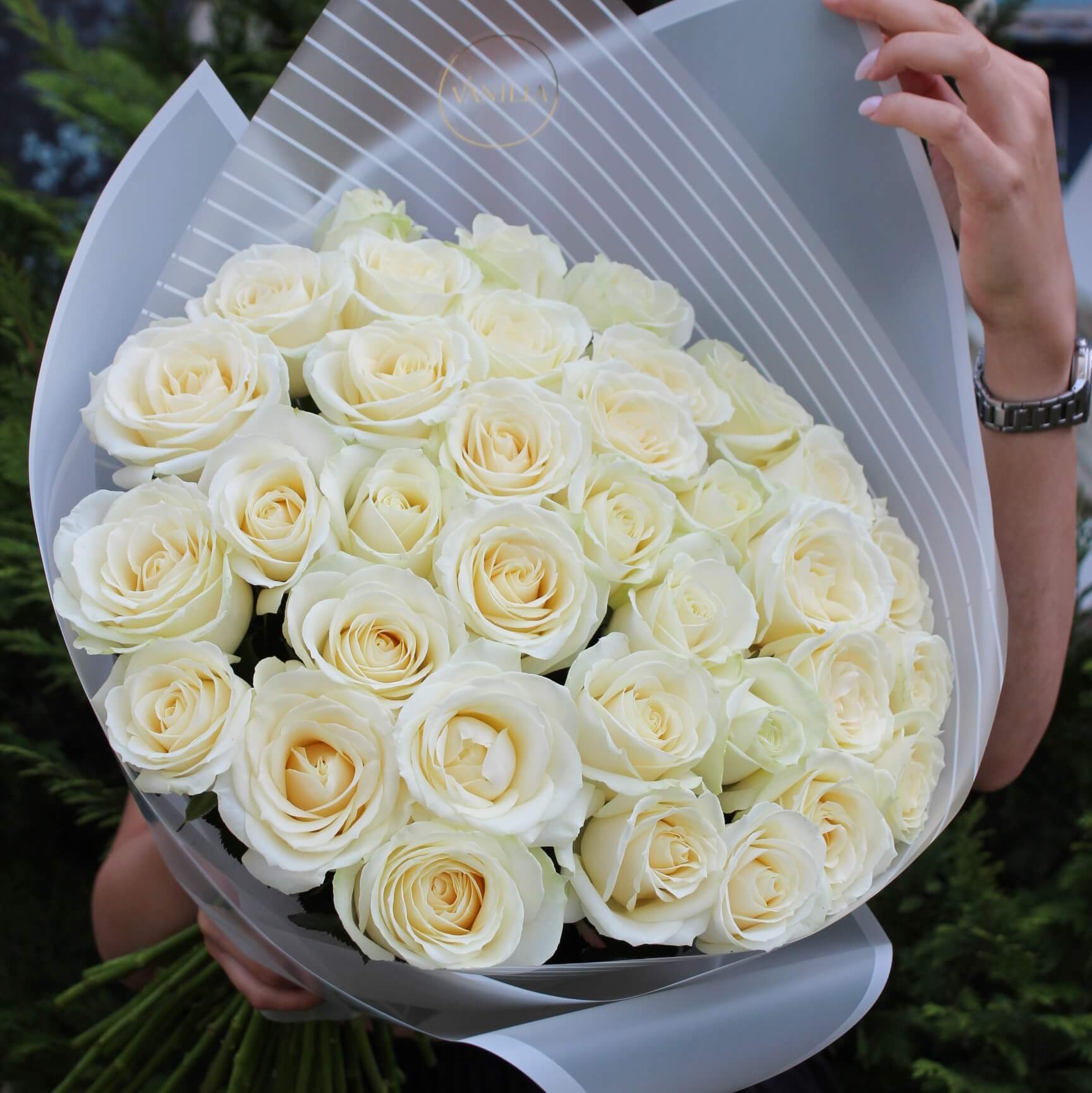 Букеты из белых роз с доставкой в Архангельске