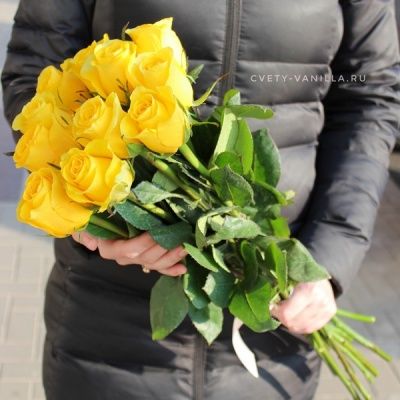 11 желтых голландских роз 60 см