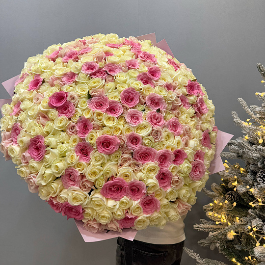 Цветы на 14 февраля: Букет из 301 розы микс 70 см