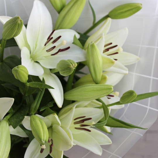 Букет из белых лилий