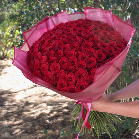 Букет из 101 красной розы 70 см «Charm» - изображение 2