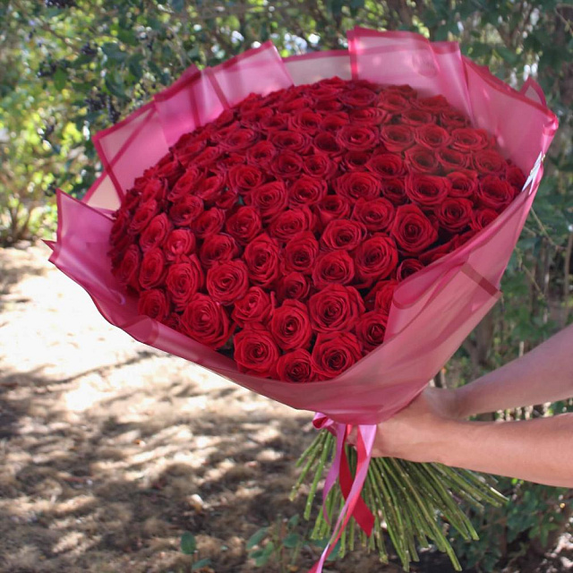 Букет из 101 красной розы 70 см «Charm» - изображение 2